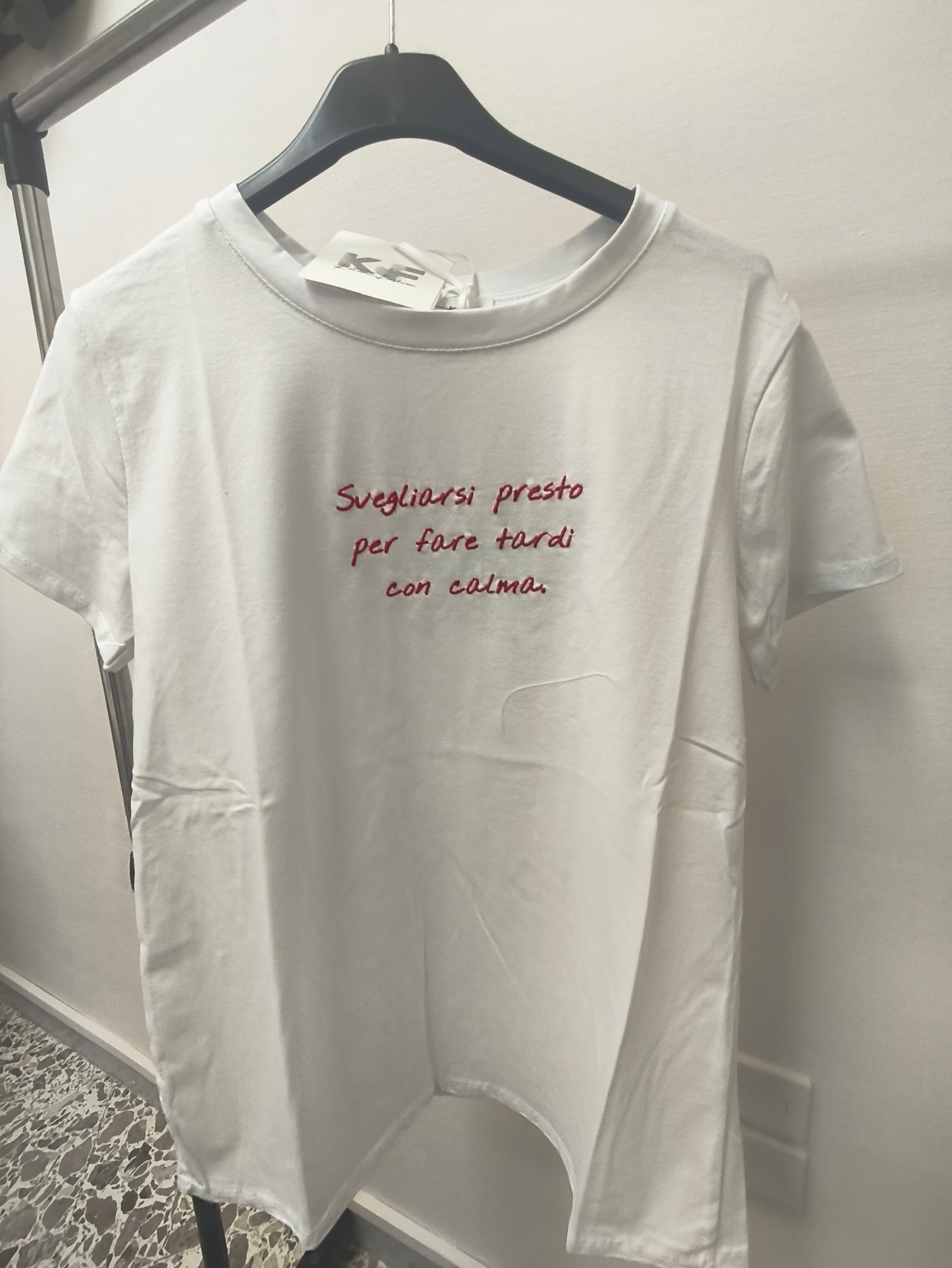 T-shirt con scritta 